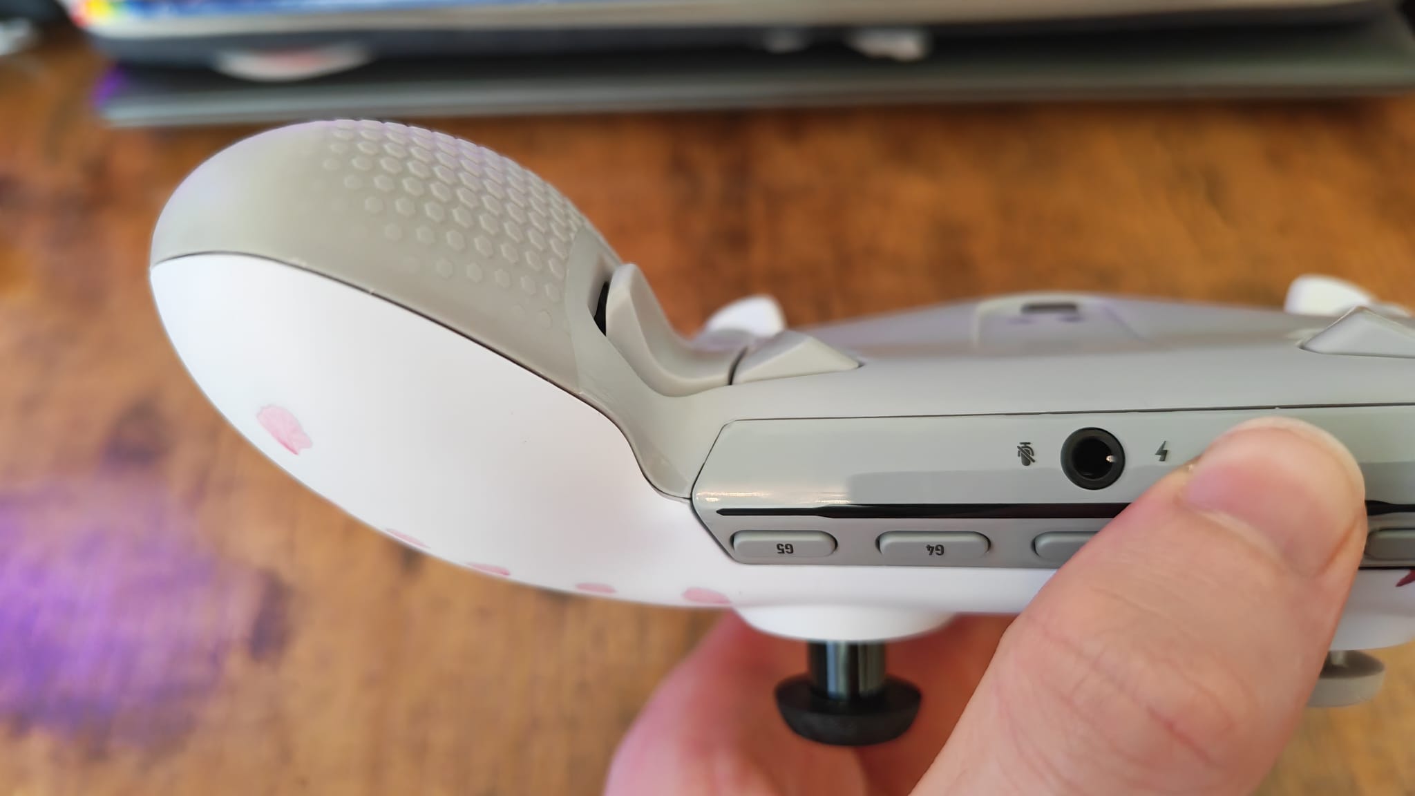 The angle of the back buttons on the Scuf Envision Pro