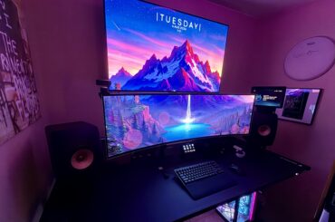 Long Weekend, New Desk