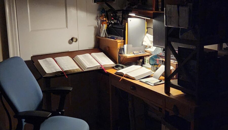 There’s a Mac & Linux dual setup somewhere in there.