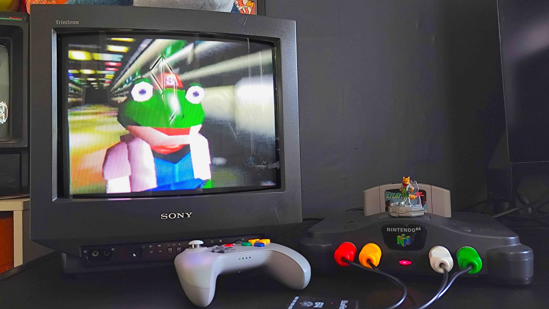 N64 console connected to Sony Trinitron CRT TV with Slippy Toad on screen.