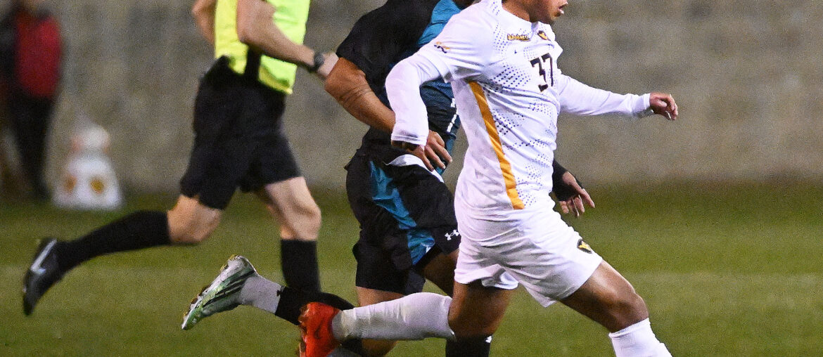 No. 13 WVU men’s soccer beats Coastal Carolina, takes 4-game win streak into regular season finale 
